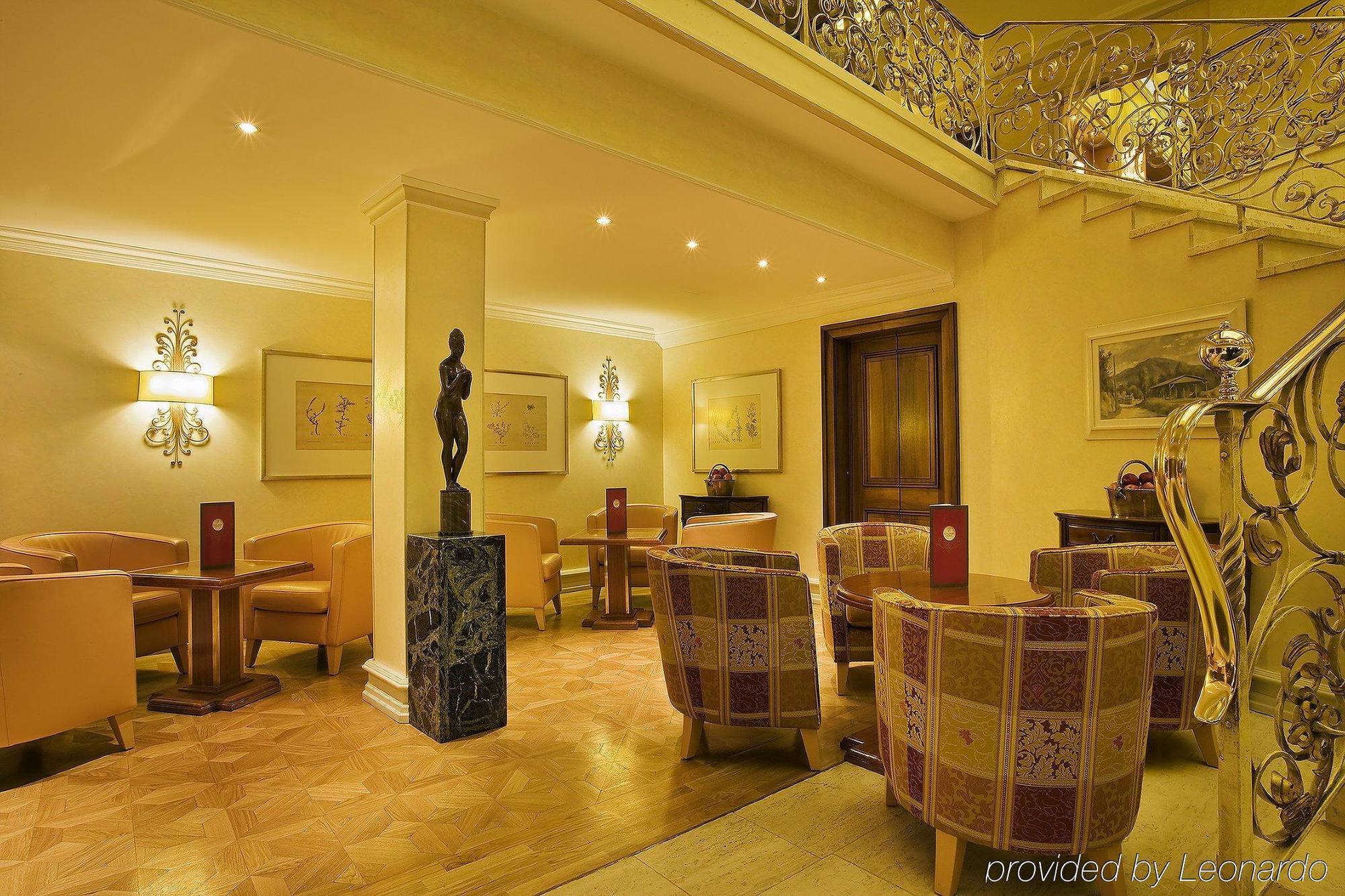コロンビ ホテル フライブルク レストラン 写真 The hotel's lobby