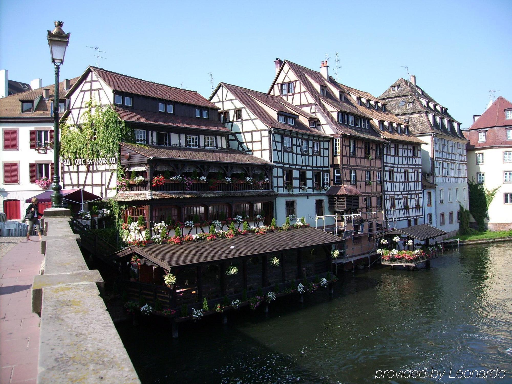 コロンビ ホテル フライブルク エクステリア 写真 The Petite France district