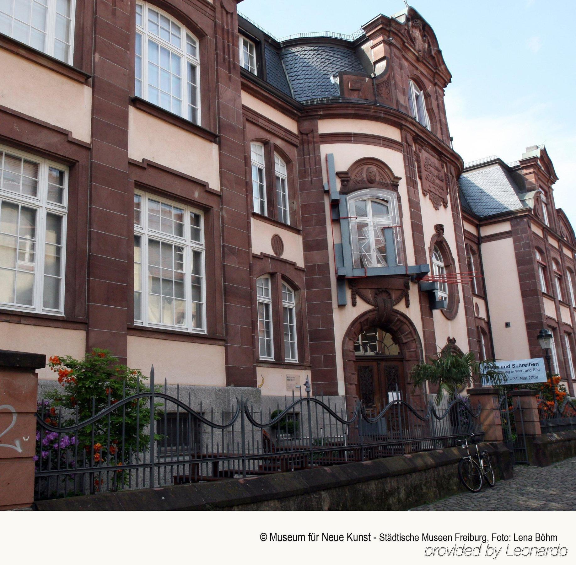 コロンビ ホテル フライブルク エクステリア 写真 The town hall in Bergstraße