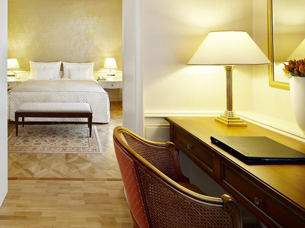 コロンビ ホテル フライブルク エクステリア 写真 A room at the Mandarin Oriental, Munich