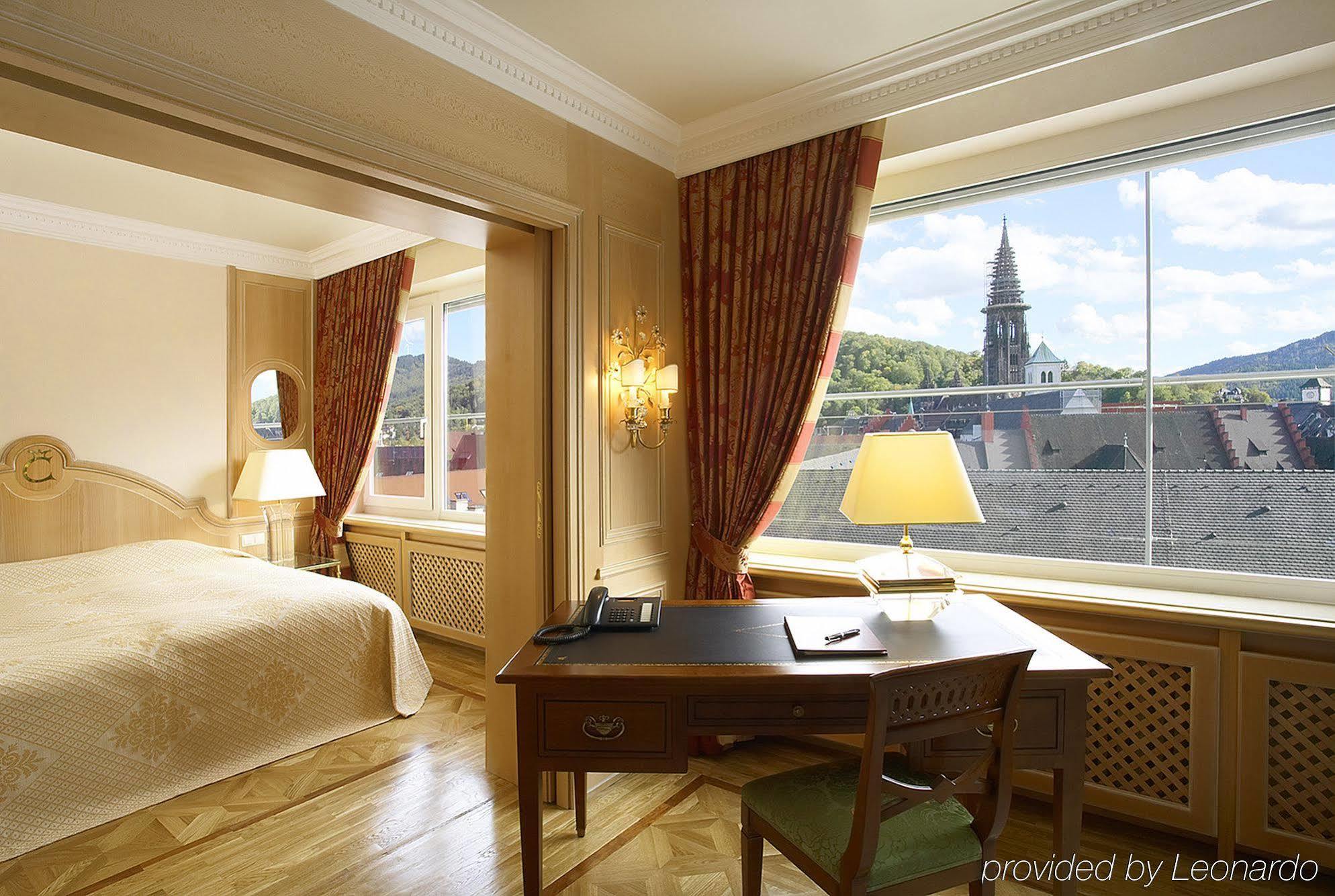 コロンビ ホテル フライブルク エクステリア 写真 Suite at the InterContinental Budapest